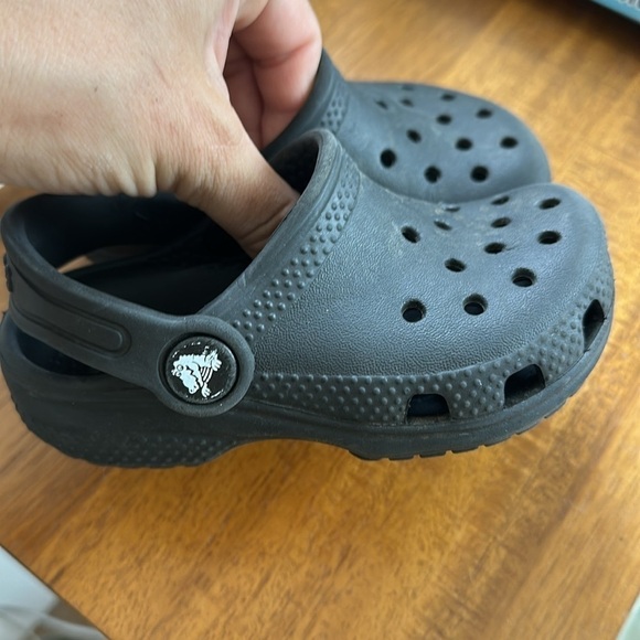 Crocs black toddler C7 - Picture 2 of 2